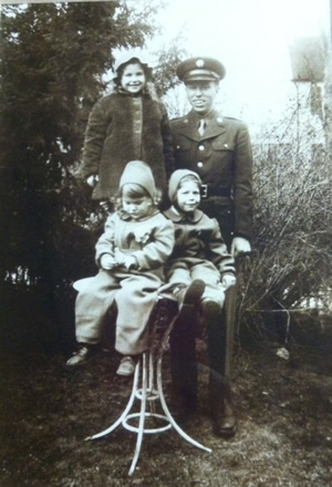  Uncle Rod (1944) with Pamela and her sisters 